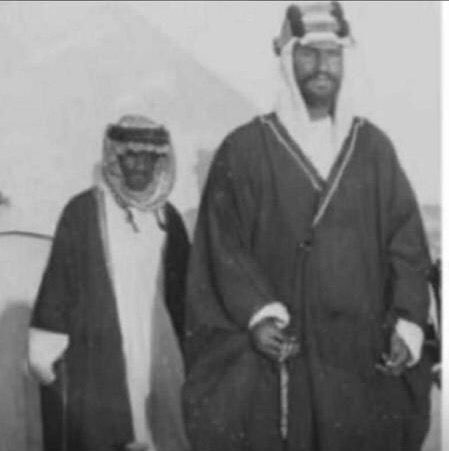almhawrat's tweet photo. من اشهر رجلين يدلوّن القاع فالجزيره العربيه 

واحد منهم صورته مع الملك عبدالعزيز والثاني لقيت له صوره ل حاله https://t.co/odm5zqJySH