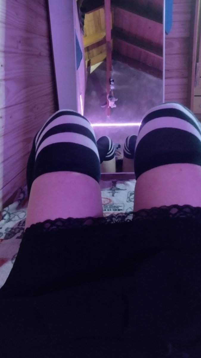 Patata_YuY's tweet photo. Thighs 🪻

#femboy #fremboyfriday #thighs #trapito https://t.co/WKGS0L2sZY