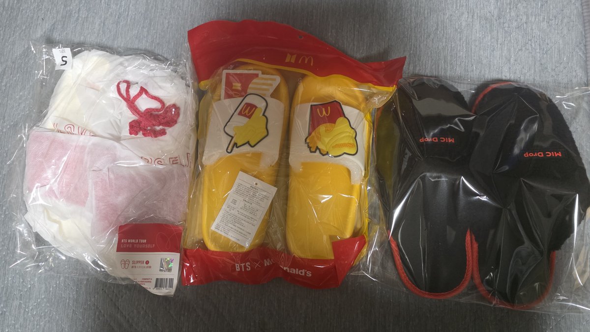 bts_speakURself's tweet photo. BTS Slippers butter mic drop world tour love your self
Size(사이즈) : S, 240, 240(or S)
Condition(상태) : unopened, unopened, opened but never worn
price(가격) : 1.0 , 1.0 , 0.7
All 2.5
Not included shipping fee
방탄 슬리퍼 버터 럽셀 월드투어 월투 마이크 드랍 맠드
배송비 별도 https://t.co/AR8oOg0F00