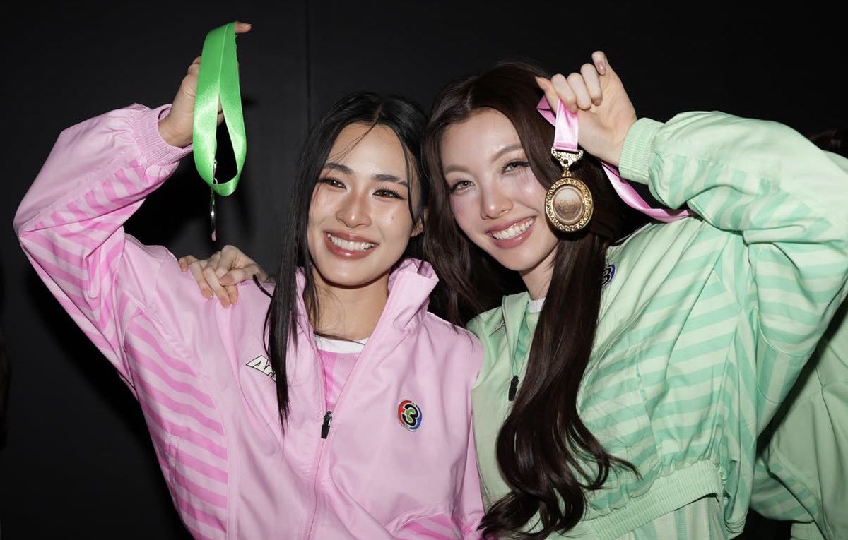 prettyummies's tweet photo. ORM POSTED THESE PHOTOS OF HER AND LING ON IG!!! https://t.co/Ly7iK2r4nD