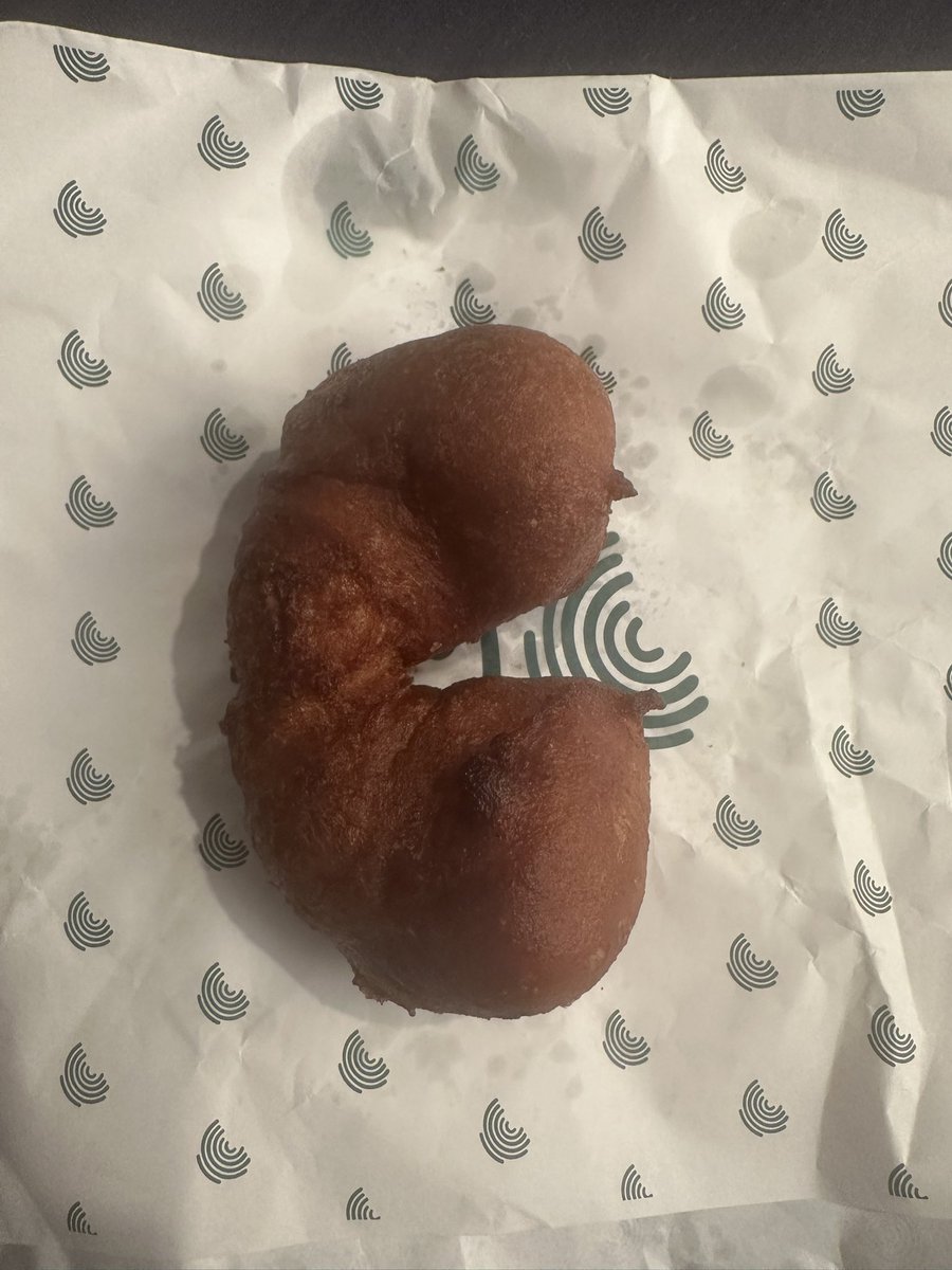 gabrieYSL's tweet photo. These two puff puffs that didn’t separate properly look like a telephone so now I’m larping a dial #moneyscalling https://t.co/WdB23OWyjp