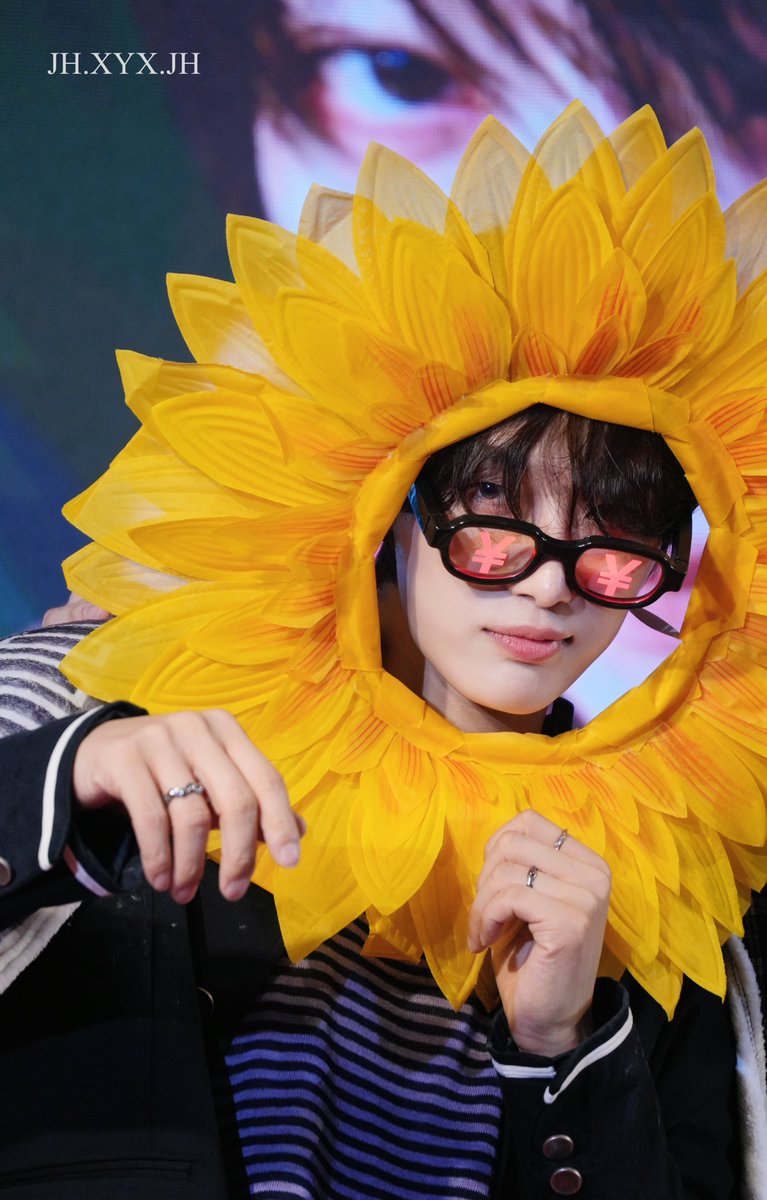 uu1996yuxuan's tweet photo. 260801 shanghai fan meeting
💙money close to me～¥有钱花
#OMEGA_X #오메가엑스 
#JAEHAN #김재한 https://t.co/fp6pJYPduH