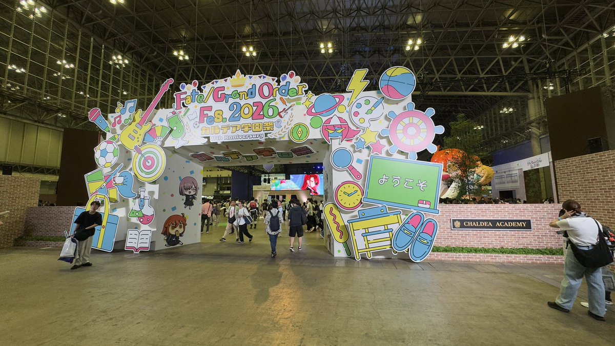 COLTA's tweet photo. FGOフェス参加して来ました。
自分は、土曜日の参加でしたがファストチケット落選しており早朝から並ぶのはしんどかった為、午後から入場しました。
人が多いせいか冷房の効きが悪く暑かったですが、カルデア学園生徒会に参加、ステージも立ち席でしたが鑑賞する事が出来ました。
来年も参加したいです https://t.co/jjNGbGBTue