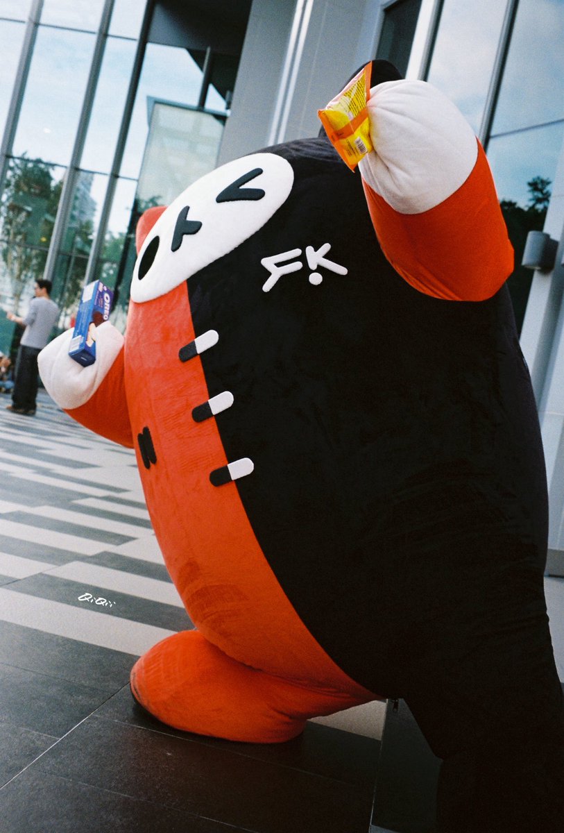itsQiQiity's tweet photo. 🐱：Yeah～～～🍪

🎞️ ：Kodak UltraMax 400
-010826-
FirstKhaotungMumu FS2026
#งานมหกรรมนิยายนานาชาติ2026xFirstKhaotung
*･｡@Firstkpp @myktnw @yuzu_mumu_gmmtv ☆･*
#FirstKhaotung #Firstkanaphan #khaotungg #YUZUMUMU https://t.co/jbItHkR25b