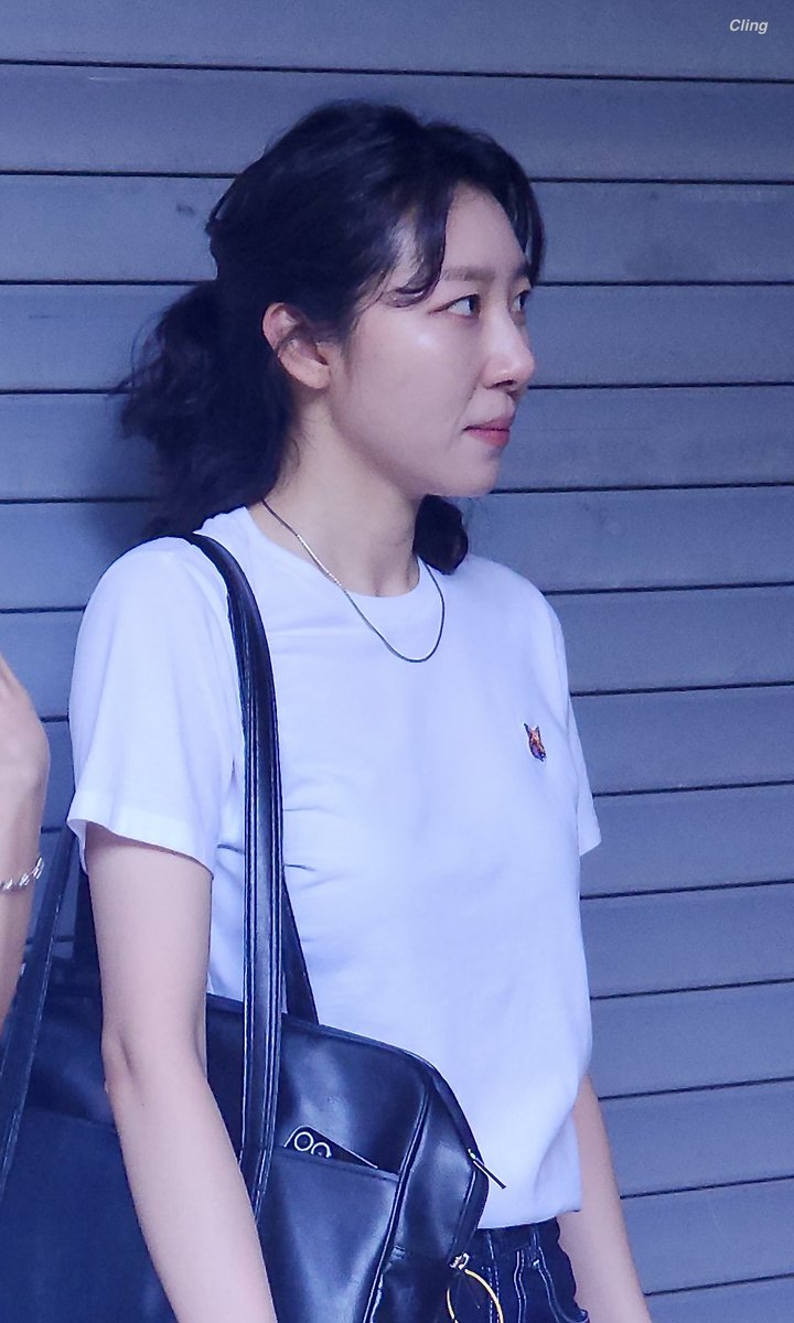 Cling_2ram's tweet photo. 260628 뮤지컬 더 펜 합동퇴근길 
제인 役 | #장보람 https://t.co/DDNlX1AuG3