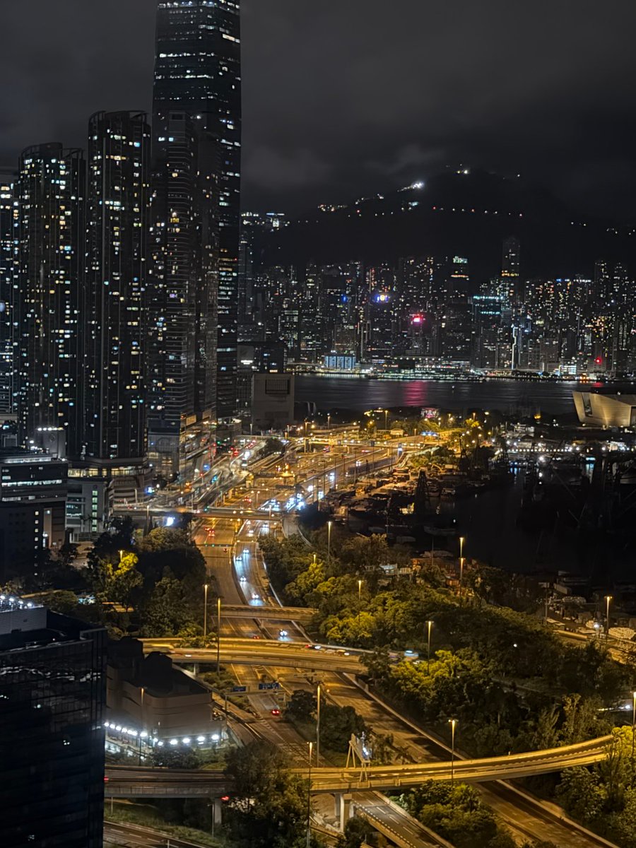 0O_Karabo's tweet photo. 今夜の煌びやかな夜景! https://t.co/cgkEmYgaHG