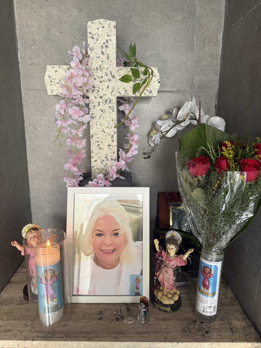 JuanGratereaux's tweet photo. ¡Te amo y te amaré con locura! #Talita y #Kuky no solo fueron mi mamá fueron mis amigas, la que me enseñaron a soñar, hoy estamos viviendo lo que soñamos y dieron con tanto esfuerzo, haré que se sientas las madres más orgullosas del mundo entero y del cielo, aquí está prohibido olvidarles.