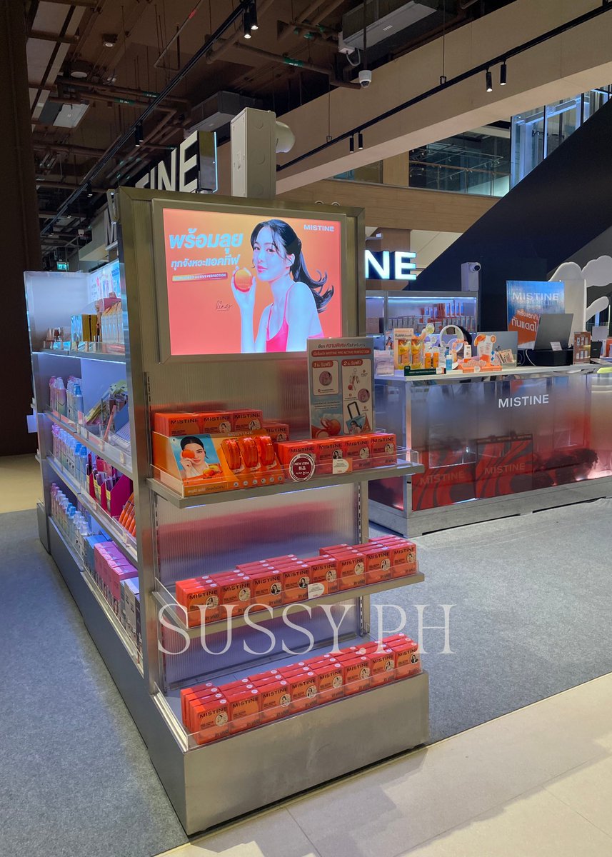 thefatkidins1de's tweet photo. Spotted Mistine at Cloud 11. Hi there Lingling Kwong 🧡
(It’s just a little behind this dj booth with a cloud above it)
#MistinexLinglingKwong #แป้งหลิงหลิง #MistineProactive @MISTINEOFFICIAL @linglingsirilak #linglingkwong #หลิงหลิงคอง