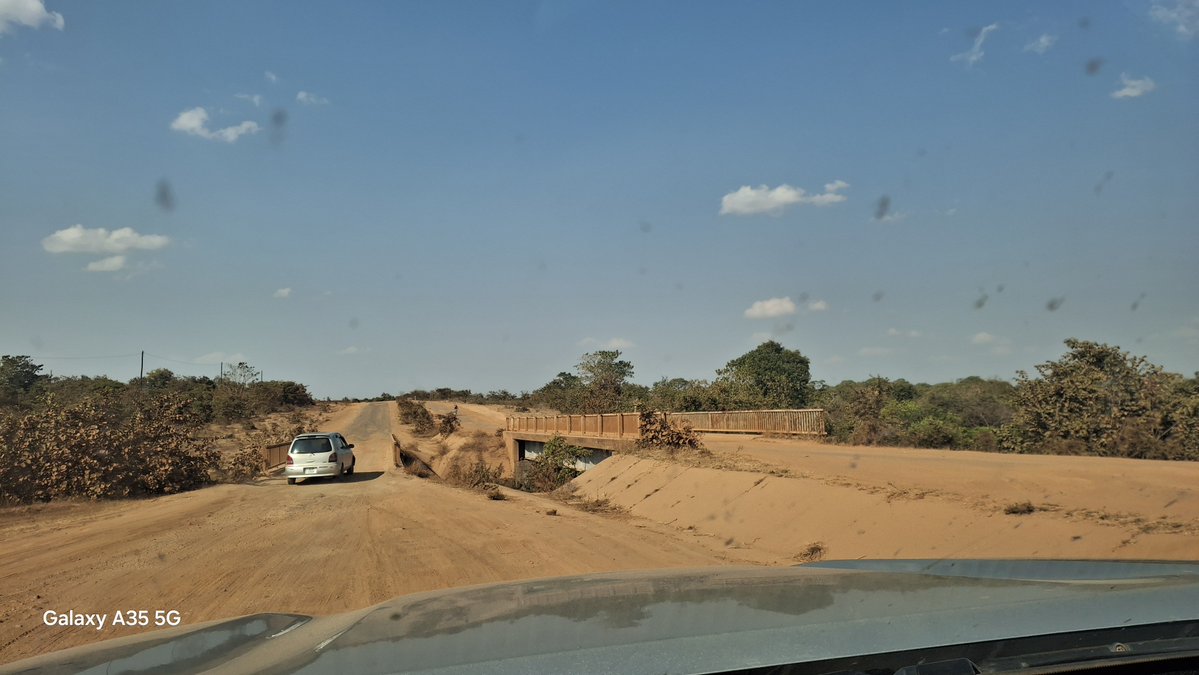 chongomedley's tweet photo. Patiently waiting to hear what the President will say about this Katete Chanida road. The road has been under construction by Sable for some years now and they've only tarred a small portion of the stretch from the CBD in Katete. 💀 https://t.co/usWAJtzBYg