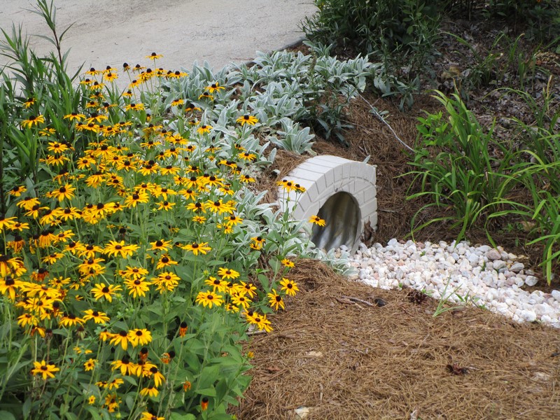 pipecover1's tweet photo. Culvert pipe covers are a one-piece design made of high-density plastic A Light-weight/easy installed cover will improve the look at the end of your driveway covers your unsightly culvert pipe and helps stop erosion above and below your pipe
Made in U.S.A.
https://t.co/nkzqA2MDsL https://t.co/G78VRLcptm