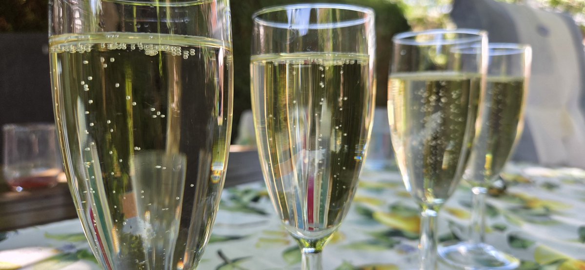 fahrraddreamer's tweet photo. Ich gebe einen aus.
Cheers 🥂🥂🥂🥂
Auf euch meine Herzen ❤️
#cheers #sekt #fump #love #heels https://t.co/Yr0KYZP1nw