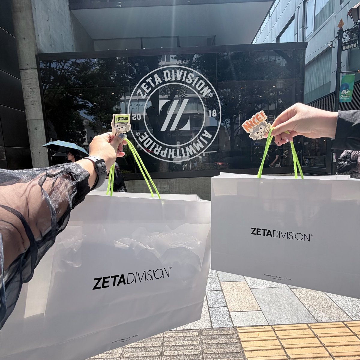 _tyuyoineeee_'s tweet photo. ZETA POPUP⚡️Tシャツ可愛くてかせこんに着ていくの楽しみ🎵 https://t.co/n6L824mZL4