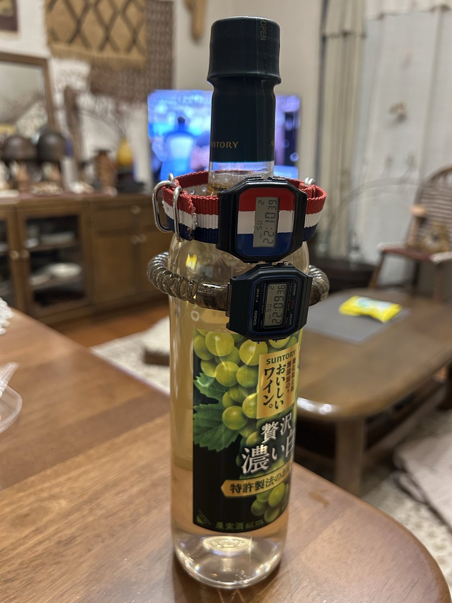 uettirs's tweet photo. チープカシオはやっぱカスタムでしょって事でサウナバンドにした。
個人的にはトリコロール🇫🇷の力作がお気に入り
ただ全く使ってない… https://t.co/tN6DPlxwIk