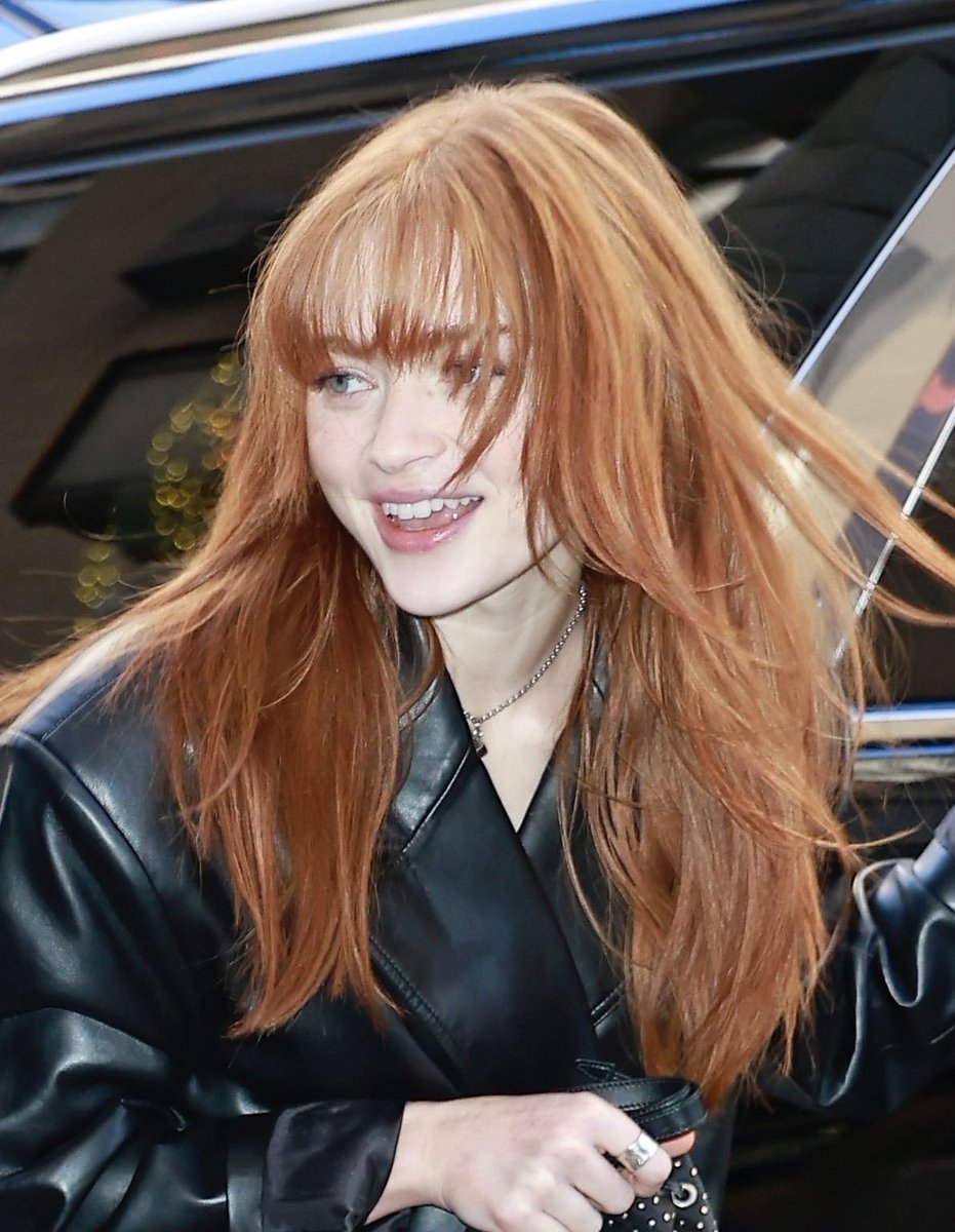 amyyyyy_18's tweet photo. i love her bangs sm https://t.co/CyyL7HCYCC