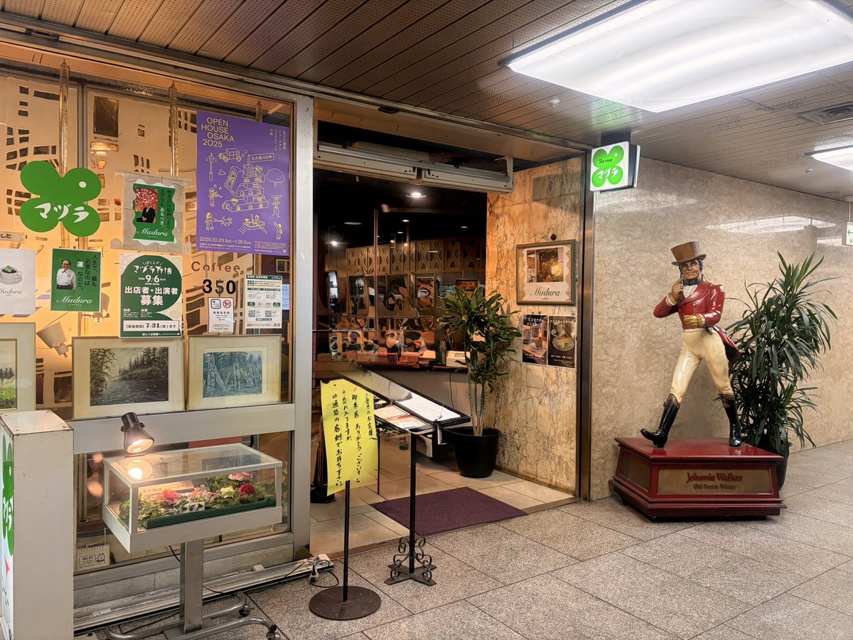 china_alfafa's tweet photo. 大阪　喫茶マヅラ
足を踏み入れたら思わず声が漏れてしまう華やかさと懐かしさ。
宇宙船をイメージしているそう
そしてこちらもお安い！チーズケーキのセットで600円て。時代だけでなくお値段までタイムスリップしているかのよう。分煙ありがたい。
次はサンドイッチ！
#ちな喫茶
#純喫茶コレクション https://t.co/3DujRykxCb