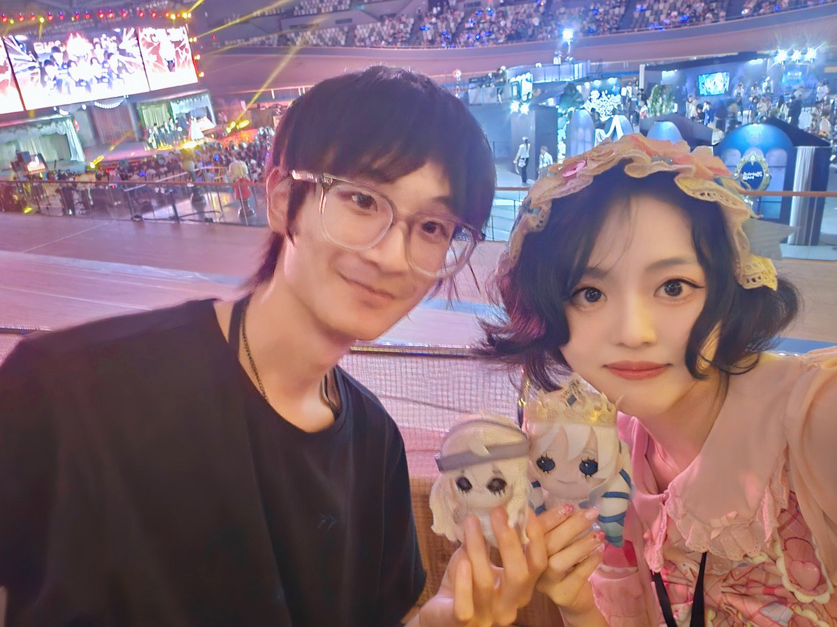 heewon2123's tweet photo. Two Gala lovers in one pic!!!!! It was so nice seeing Kuroshiro omg hiiiiiiii https://t.co/sTZFqJzbP9