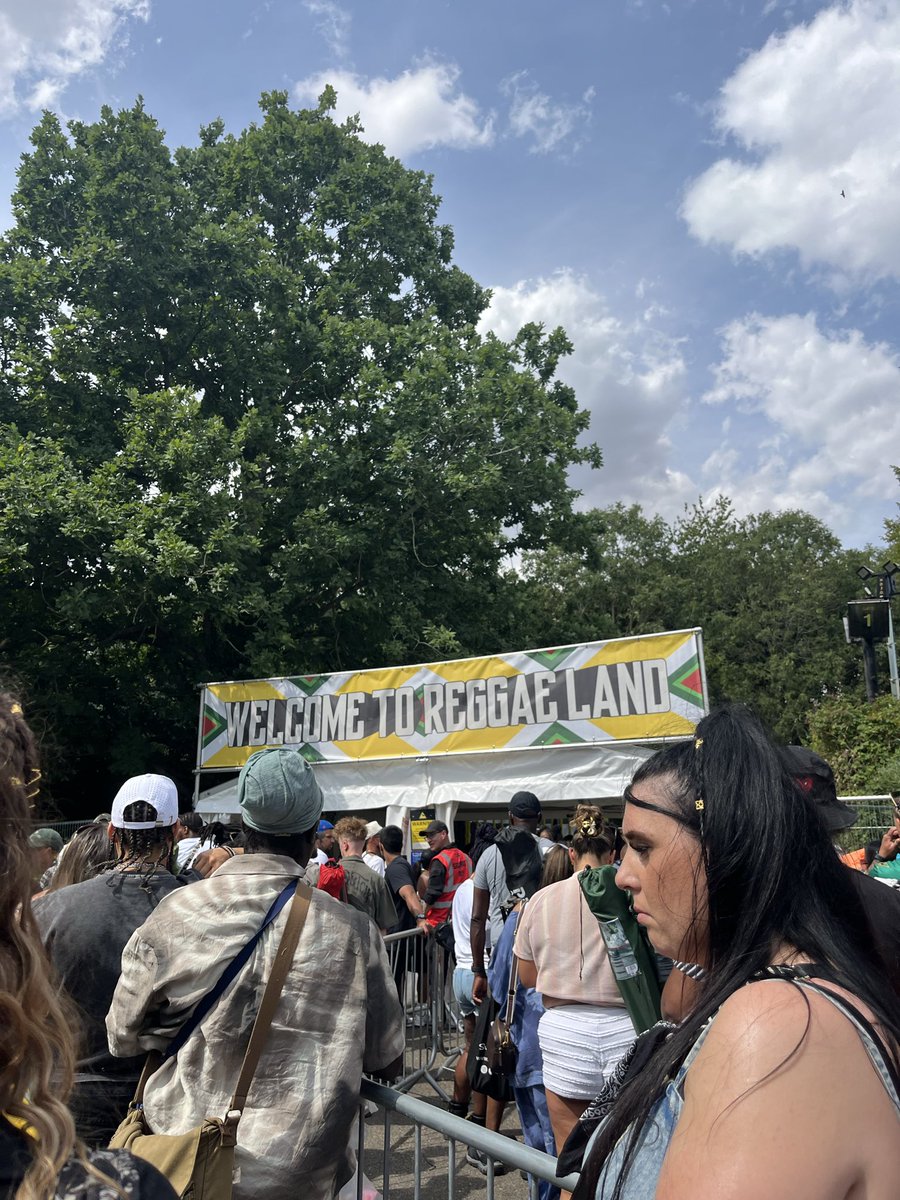 Goddessebony78's tweet photo. Festival day 🤪🤪🤪

Keep the sends coming while I have no service https://t.co/StKCCNMzCU
