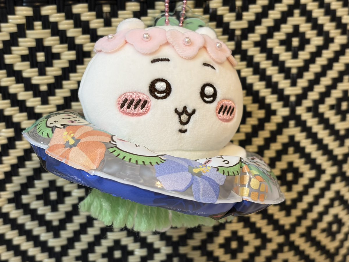 marumarimori's tweet photo. 浮き輪かわいい〜🌺
#ちいかわ https://t.co/IRwIwkglJT