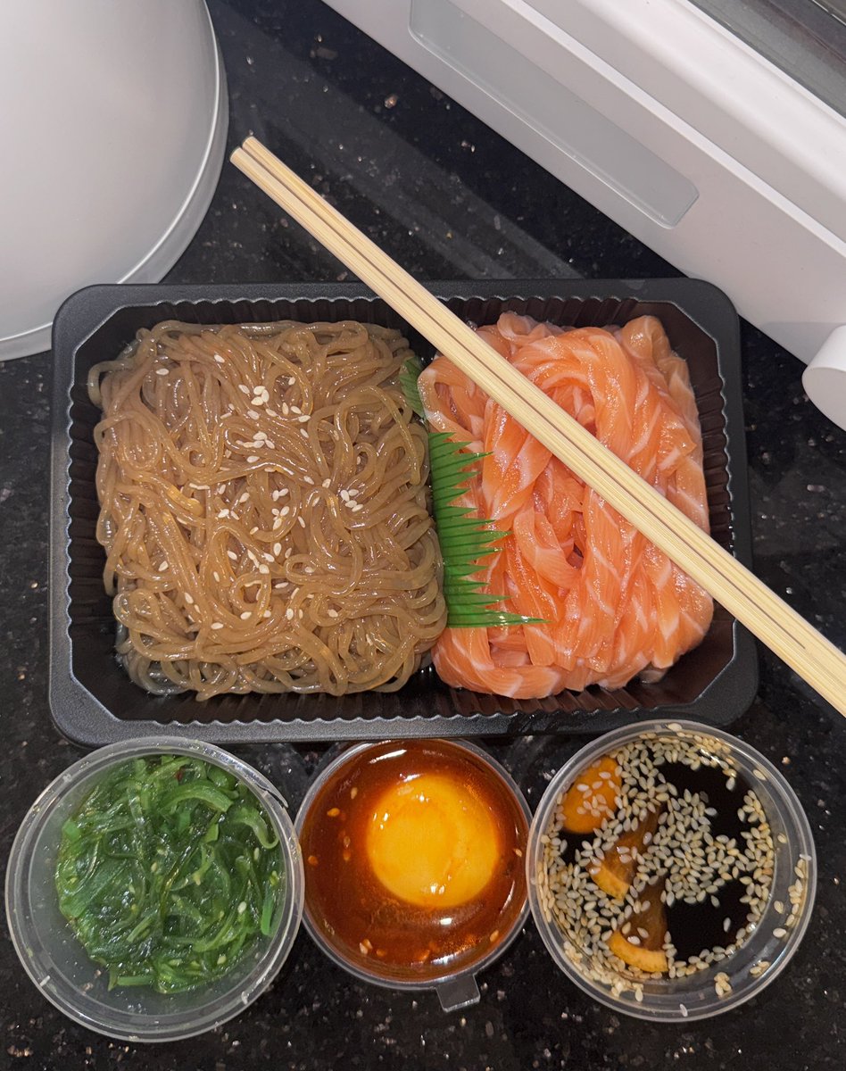 knowyouuuuu's tweet photo. มื้อค่ำวันนี้ อีสตาม น้อน @bleex94 ✨
ปลาจ้ม 🐟🧡 ร้านนี้เรว สะมง แซลม่อน @Samon_Salmons  ร้านทำเป็นเส้น ม่อนเส้นให้ด้วย กินคู่กับ เส้นชิราตากิ  ฟินสุดๆ >< 🫠
สั่ง Delivery ผ่าน #lineman มีส่วนลดด้วยนร้า
📍Samon Salmon 
🛵 https://t.co/v4G9KdgGNK https://t.co/KJNHONVHNu