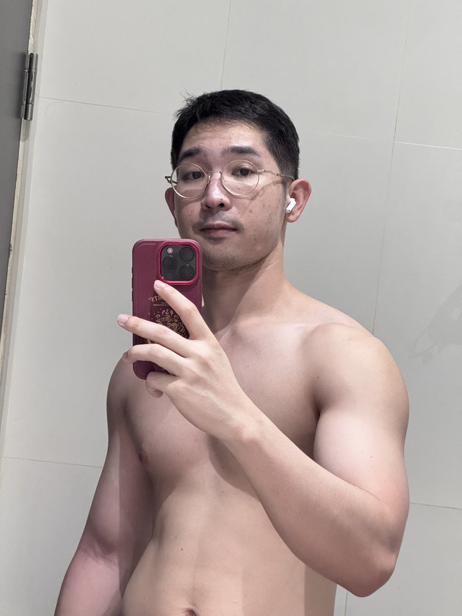 LincoinZz's tweet photo. Shirt / Shirtless https://t.co/2xakaPhDVe