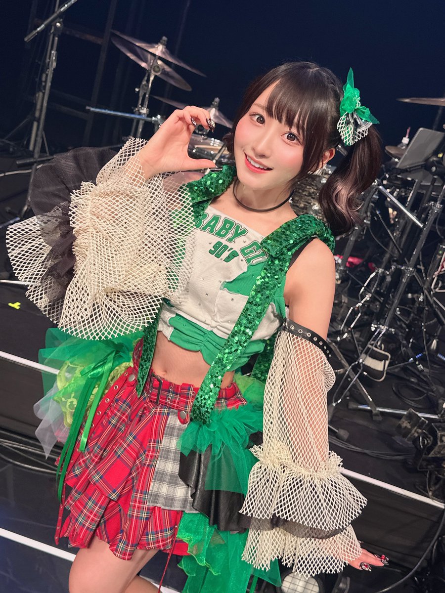kyoka_moriya's tweet photo. 𝐃𝐈𝐀𝐋𝐎𝐆𝐔𝐄＋ 𝐋𝐈𝐕𝐄 𝟐𝟎𝟐𝟔
「𝐃𝐞𝐚𝐫 𝐨𝐮𝐫 𝐒𝐮𝐦𝐦𝐞𝐫」#ダイアローグ

本当にありがとう✨
ライブ前から何度も泣きそうになりながら、ちゃんと約束を果たすことができました。

この先も沢山の約束をしよう。
ちゃんと幸せになろうね🦭
　
メンバーとログっ子とチームの皆さんが大好きです！
そんなファミリーとずっとずっと！笑顔いっぱいで過ごすのがきょんの目標☺️

まちがいなく世界で1番幸せな『夏』でした！！！！！！！！

幸せな時間を、幸せな夏をありがとう！

DIALOGUE＋ 緑色💚守屋亨香💚