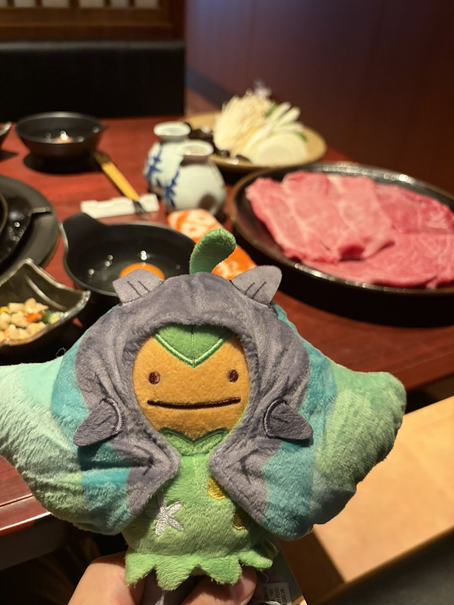 Pro74444's tweet photo. 夜ご飯に米沢牛のすき焼き食べました‼️
お会計のときメタモンと同じ顔になりました。 https://t.co/hm5Eykhxtg