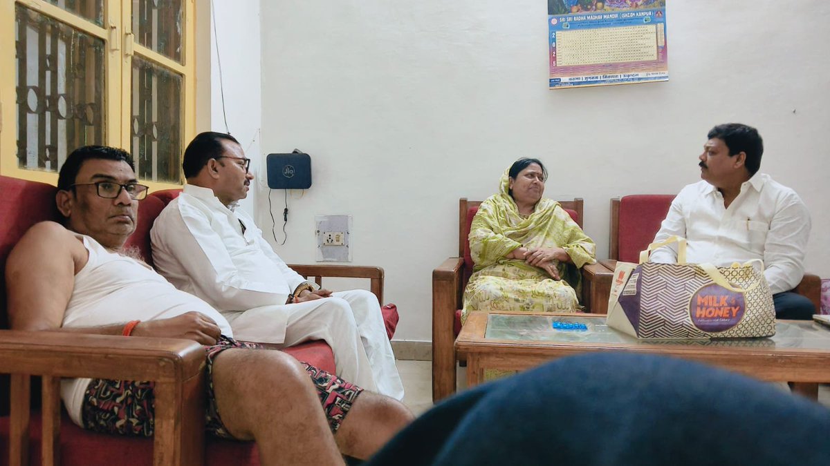 AnilKumarYada_v's tweet photo. विधायक भिनगा आदरणीय इन्द्राणी वर्मा जी की गाड़ी का आज लखनऊ जाते समय नीलगाय से टकराने के कारण दुर्घटनाग्रस्त होने का समाचार प्राप्त हुआ। 
उनके लखनऊ स्थित आवास पर पहुंचकर उनका कुशलक्षेम जाना तथा शीघ्र एवं पूर्ण स्वस्थ होने की कामना की।

अनिल कुमार यादव
जिला उपाध्यक्ष समाजवादी पार्टी बहराइच
288_‌विधानसभा_क्षेत्र_कैसरगंज