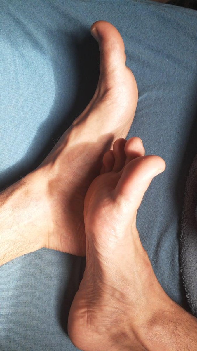 sancafeet's tweet photo. Luz do sol nos pés #feetmale #pesmasculinos https://t.co/D4awz7S8Il