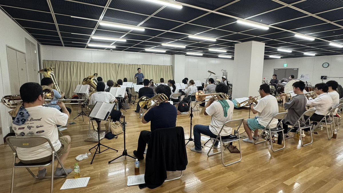 dolcewind_info's tweet photo. 昨日は北浜南部協働センター、今日は浜北文化センターで練習を行いました！

普段と環境が違うので、楽器の配置や反響した音等で慣れない部分はありましたが、なんとかサマコンの曲の大半を練習することが出来ました👍

 #浜松市  #吹奏楽  #団員募集中  #ドルチェウインドオーケストラ https://t.co/g0QtxFtMhf