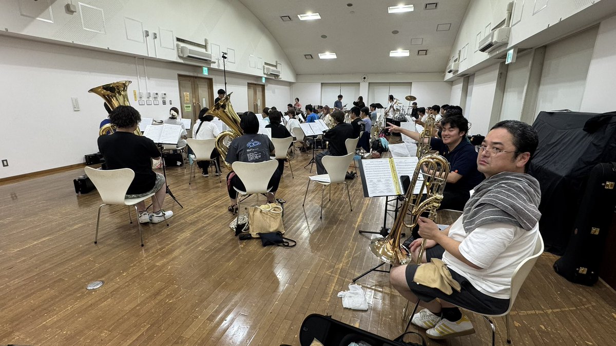 dolcewind_info's tweet photo. 昨日は北浜南部協働センター、今日は浜北文化センターで練習を行いました！

普段と環境が違うので、楽器の配置や反響した音等で慣れない部分はありましたが、なんとかサマコンの曲の大半を練習することが出来ました👍

 #浜松市  #吹奏楽  #団員募集中  #ドルチェウインドオーケストラ https://t.co/g0QtxFtMhf