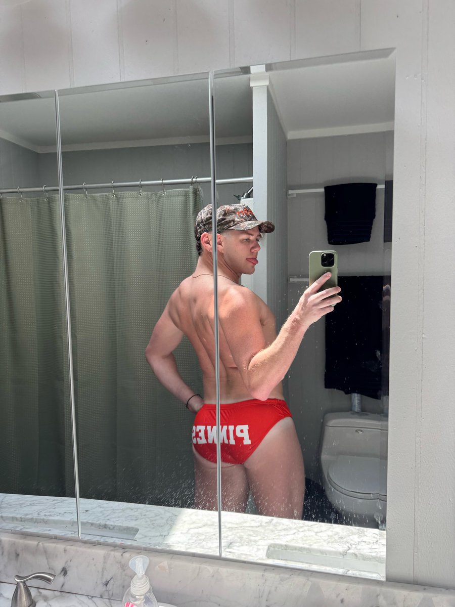 tylerjeffrey_'s tweet photo. big back https://t.co/3CS1aGLCHy