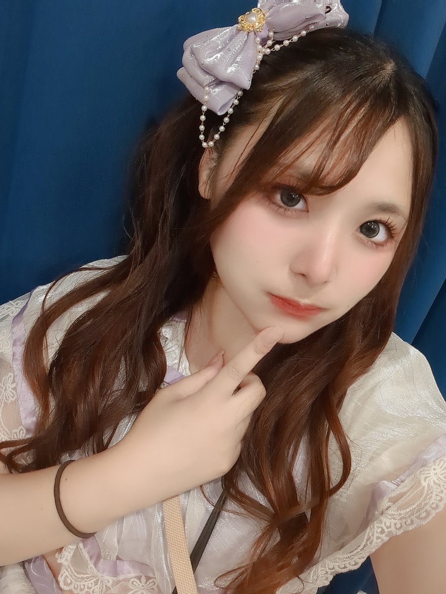 kanonchan_a's tweet photo. 本日はライブありがとうございました🎤日曜体制の初めての恋どうでしたー？
ちょー王道系な曲だったのでハーフツイン🐰
たまには甘い秋吉さんも味わえたでしょうか😋
次回は8/9！！
秋葉原Galaxyさんです✨りあさん生誕祭お待ちしてます🎂 https://t.co/jThm3Vb2fc