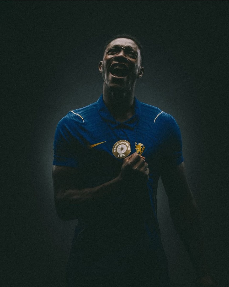 kaartikfooty's tweet photo. Danny Welbeck signs for Chelsea: Chelsea have officially completed the signing of veteran striker Danny Welbeck on a two-year contract from Brighton. #ChelseaFC
#Chelsea
#CFC
#Carefree
#KTBFFH (Keep The Blue Flag Flying High)
#BlueIsTheColour
#ChelseaFamily
#COYB https://t.co/mtVwuDe9wS
