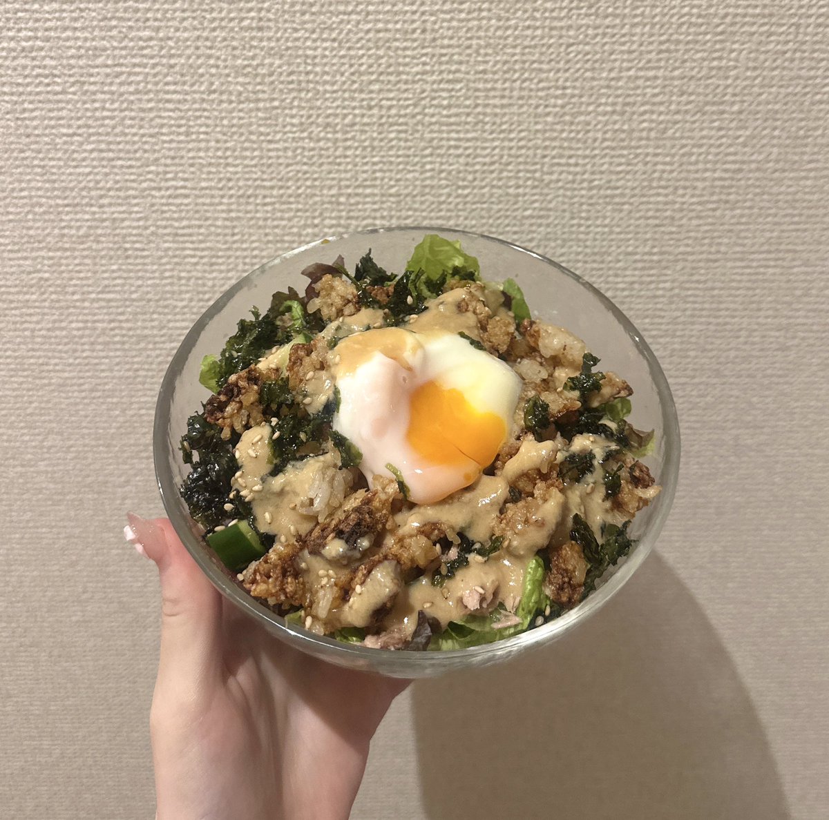 yururi_flower's tweet photo. 夜はサラダかヨーグルトに置き換えて、1日1万歩目指してウォーキングで-15kg
ウォーキングは偉大だよ、金かけずに痩せられる。特に足 https://t.co/pTkjT2RsH1