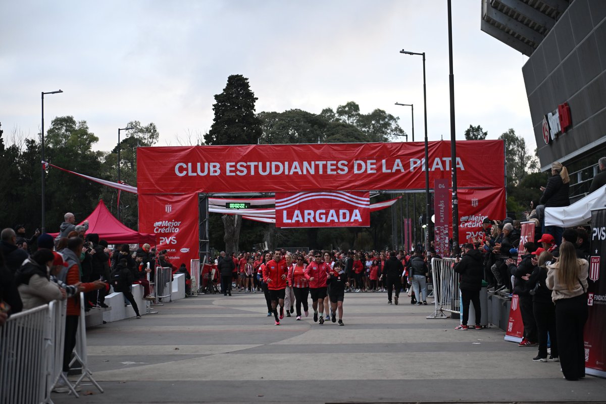 edelpclub's tweet photo. 🔛🏃‍♂️ Con una gran cantidad de participantes, así largó la Carrera Marcos Conigliaro en UNO. https://t.co/jmTVQtB0f3