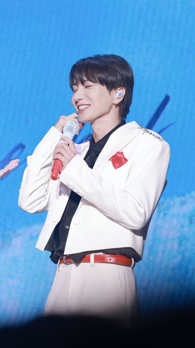 Ssspecial1004's tweet photo. 260802 [1983] 83z Fancon in Tokyo Day 2夜

내가 다 자랑스러워지는 첫사랑💓
@special1004 
#leeteuk #이특 #박정수
#heechul #希澈 #김희철
#83line #superjunior83z 
#superjunior https://t.co/orwtG0UJMG