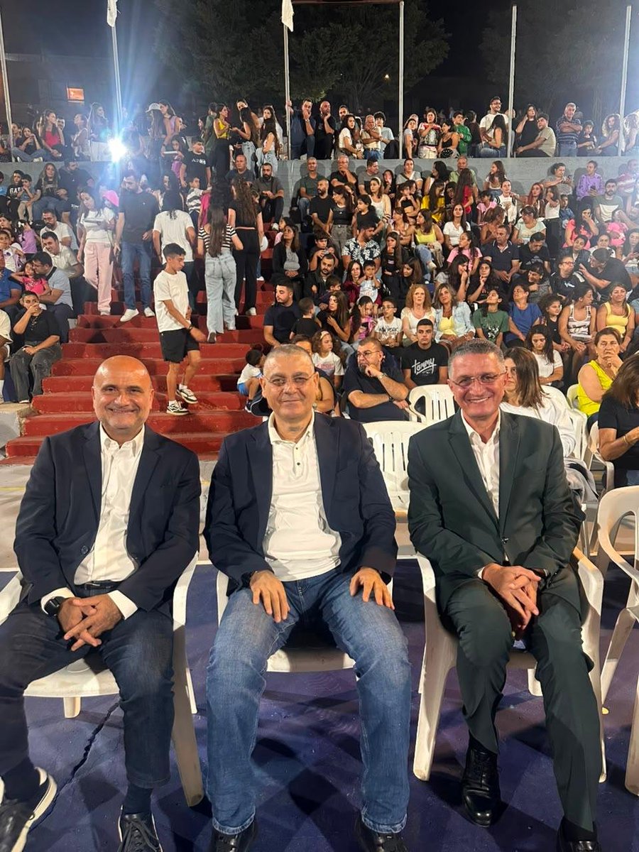 SimonAbiramia's tweet photo. أبي رميا يتعهّد ببناء مجمّع رياضي في إهمج: حان وقت الورشة الإنمائية الكبرى

افتتح نادي حفرون الرياضي مهرجانه السنوي لمناسبة مرور 60 عامًا على تأسيسه، برعاية رئيس لجنة الشباب والرياضة النيابية النائب سيمون أبي رميا، وبحضور فاعليات بلدية ورياضية واجتماعية وحشد من أهالي إهمج.

وخلال الاحتفال، أعلن أبي رميا أن مشروع بناء مجمّع رياضي في البلدة سيبصر النور قريبًا، متعهّدًا العمل على إنجازه في أسرع وقت. ودعا إلى إطلاق ورشة إنمائية شاملة خلال العامين المقبلين، بالتعاون بين البلدية والنادي والجمعيات والمغتربين، لجعل إهمج نموذجًا في السياحة والرياضة والبيئة والقطاعات الأساسية.

واختُتم الحفل بإضاءة الشعلة الحفرونية، فيما تستمر المنافسات الرياضية طوال الأسبوع، على أن يُختتم المهرجان مساء السبت 8 آب بسهرة فنية.