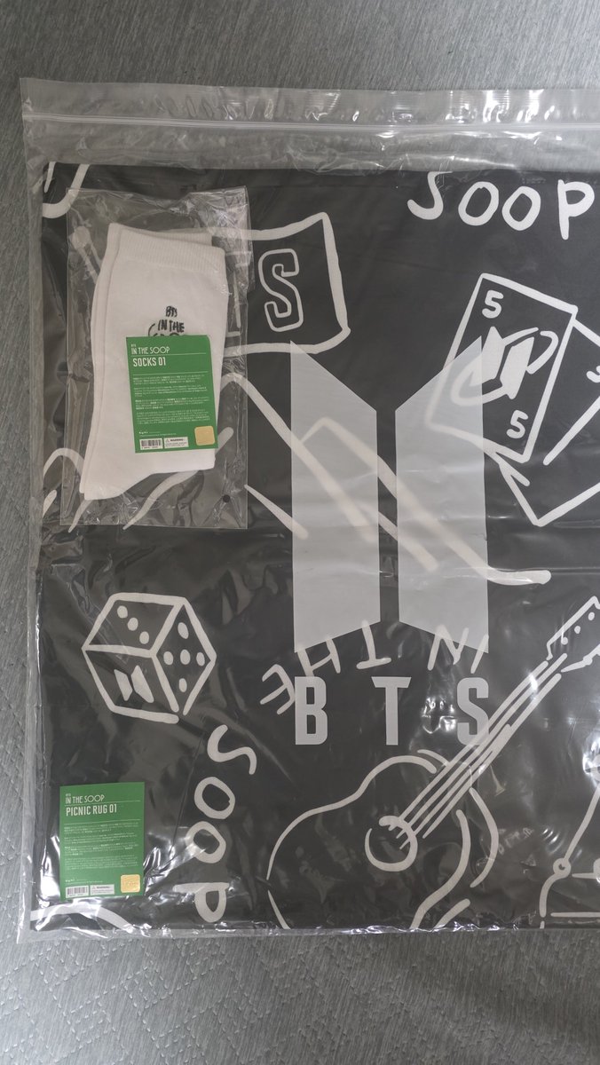 bts_speakURself's tweet photo. 방탄 인더숲 in the soop
러그RUG 1 - 1.2
티셔츠 T-SHIRT L size L사이즈 - 1.2
양말 Socks 1 white 흰색 - 0.5
미개봉 unopened

All 2.6

배송비 별도
Not included shipping fee https://t.co/UsePxwOaer
