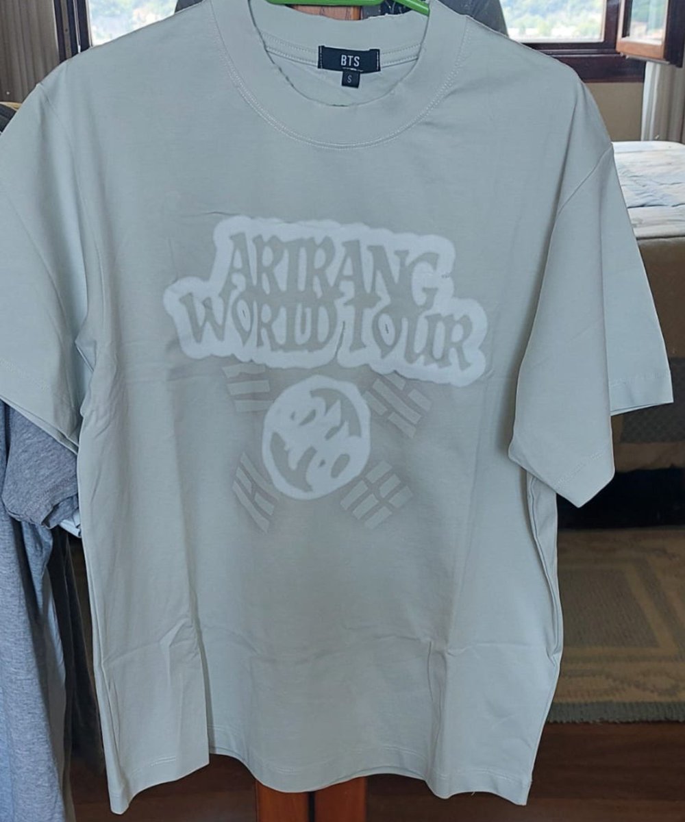 2muchjams's tweet photo. Esta semana por fin me ha llegado la camiseta de Ali!! 10/10 de verdad

Juro que no tengo camiseta en el armario de mejor calidad que esta, me he quedado loca

Os comparto el link de disc por si alguna está interesada 👀
https://t.co/R9kQYmbQfo https://t.co/CDfbPZnbKp