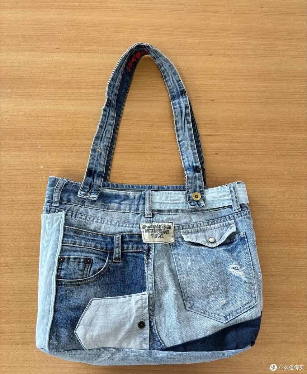 NanceeGundtrf's tweet photo. Got an old denim jacket Turn it into a stylish crossbody bag with just scissors u0026 a few stitches—zero waste, total vibe! https://t.co/hfpqpVigTF