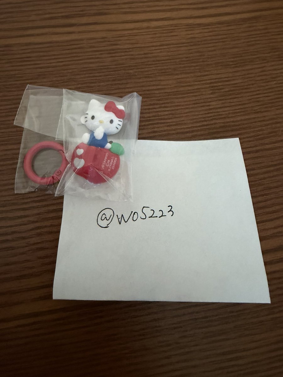 wo5223's tweet photo. @maiyaaaan77 検索から失礼します。
キティとウサハナの交換可能でしょうか？
ご検討よろしくお願いします。 https://t.co/N76ytZmFKZ