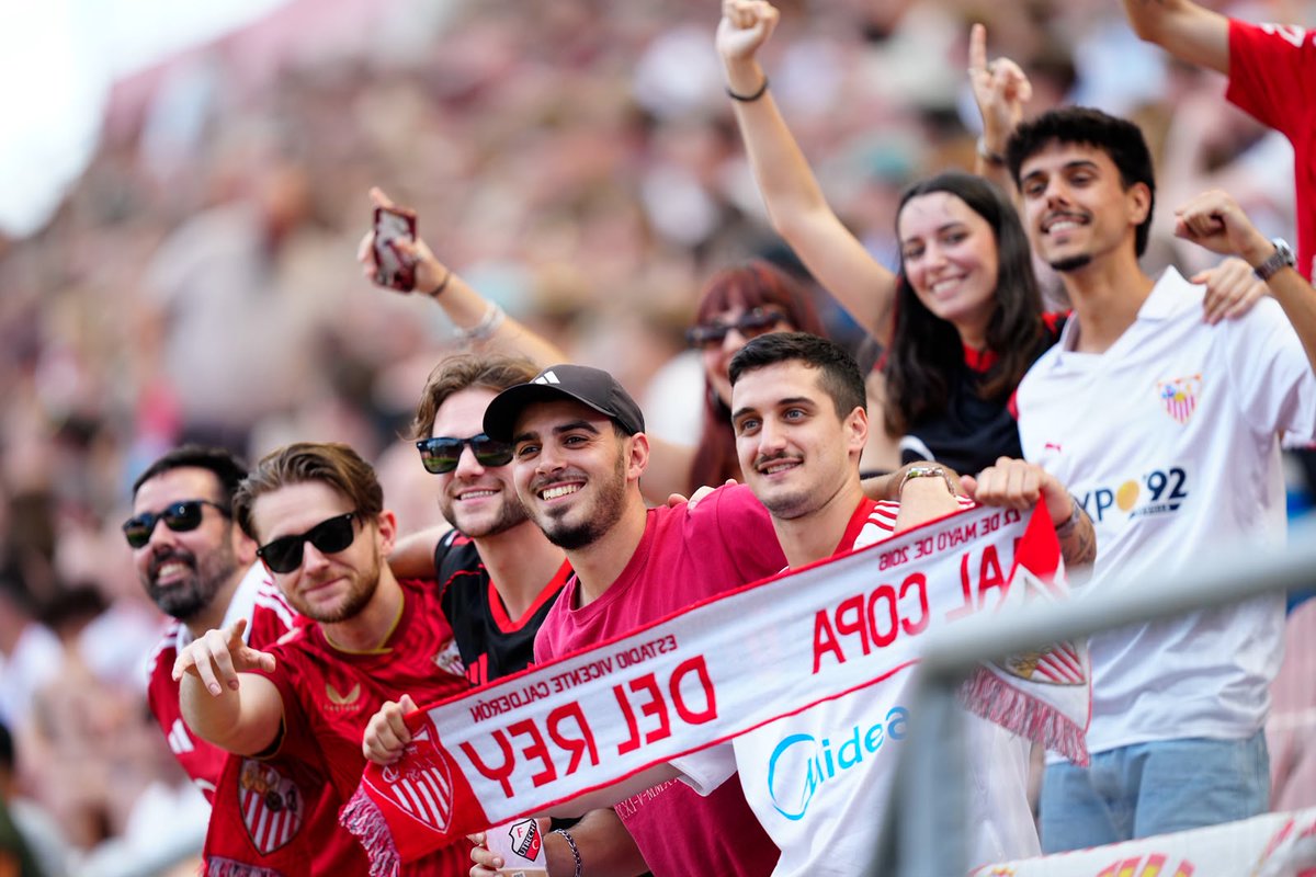 SevillaFC's tweet photo. ¡Vayas donde vayas a jugar... ! 🎶🫶

#WeareSevilla #UtrechtSevilla https://t.co/s6fRrjhohu