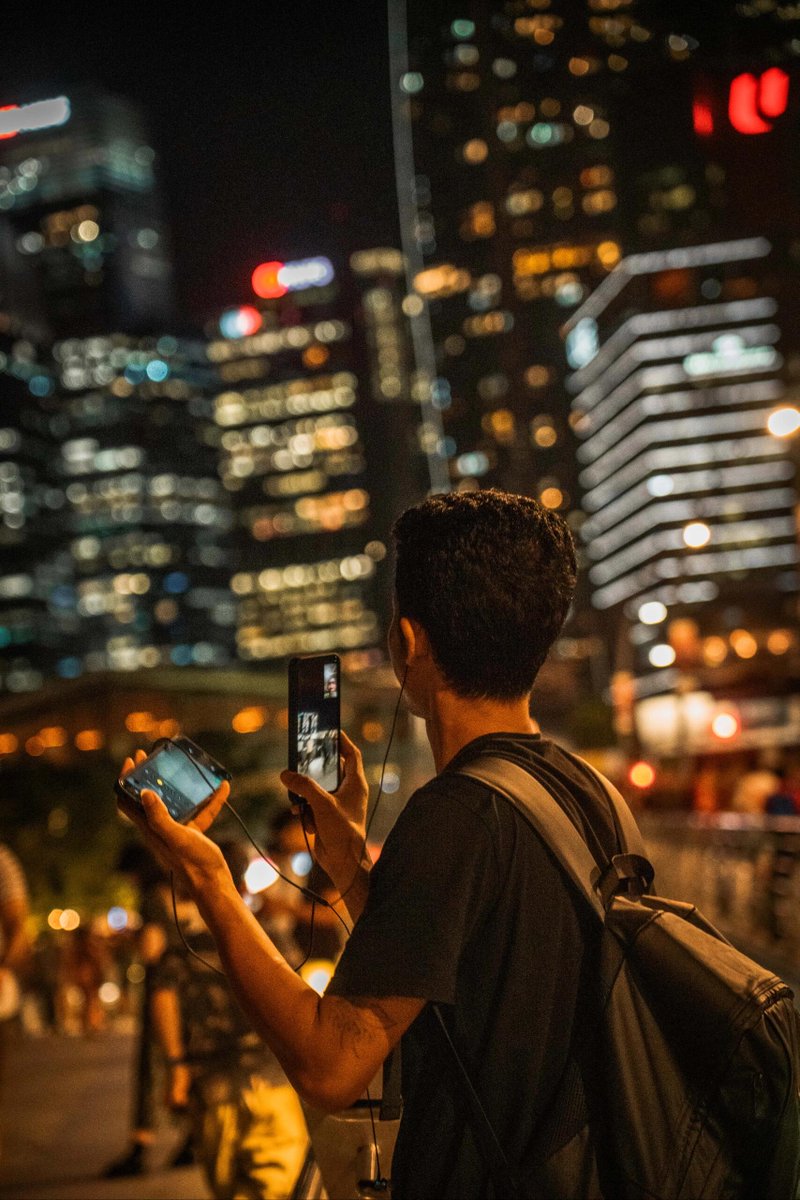 EmaandCdsfkoco's tweet photo. Singapore nights sparkle with neon reflections—captured by a lone photographer, admired by monks, felt by couples strolling, and echoed in quiet backstreets. ✨🌃 https://t.co/XyGoKnlOTu