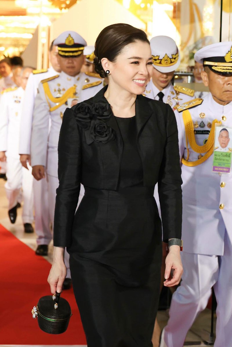 PingAng7822's tweet photo. วันที่ ๑  สิงหาคม ๒๕๖๙
สมเด็จพระนางเจ้า ฯ พระบรมราชินี เสด็จพระราชดำเนินไปทรงเปิดงานวันสตรีไทย ประจำปี ๒๕๖๙ “แม่หลวงของแผ่นดิน สถิตถิ่นทิพย์วิมาน สตรีไทยตั้งปณิธาน สานต่องานศิลป์แผ่นดิน” และทอดพระเนตรนิทรรศการเฉลิมพระเกียรติ ฯ ณ ศูนย์แสดงสินค้าและการประชุมอิมแพ็ค เมืองทองธานี อำเภอปากเกร็ด จังหวัดนนทบุรี
#พระราชินีสุทิดา #苏提达王后 #QueenSuthida (6)