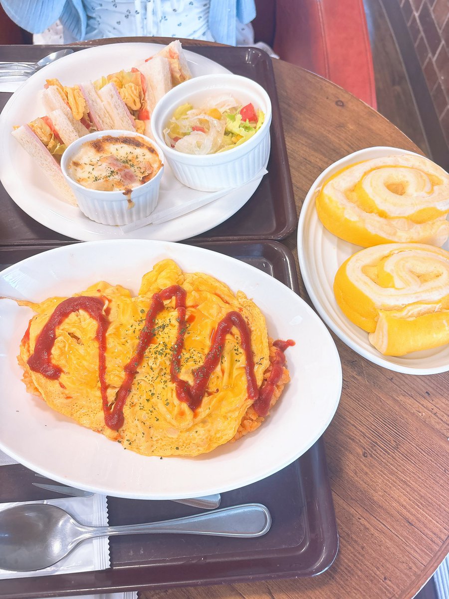 a239_n_'s tweet photo. パン屋さんのご飯🥯 https://t.co/AiYcfKatO3
