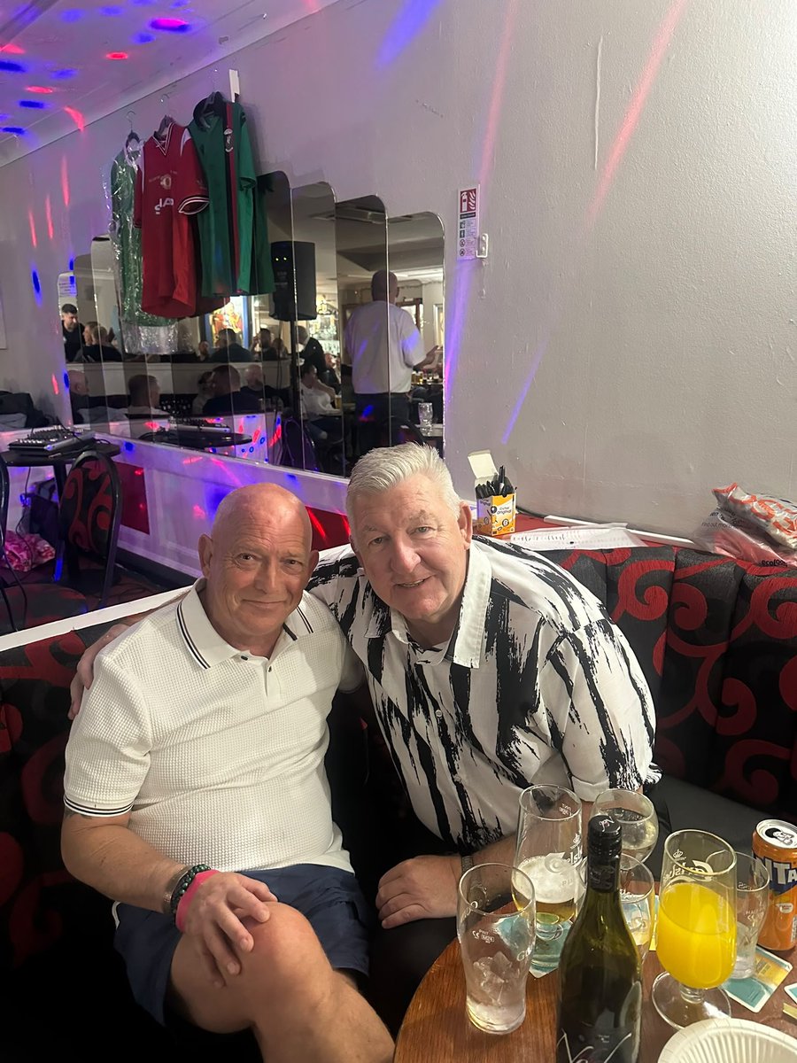 davegrant7's tweet photo. @WWroe @NormanWhiteside Was a great night https://t.co/ghRnwqLbbf
