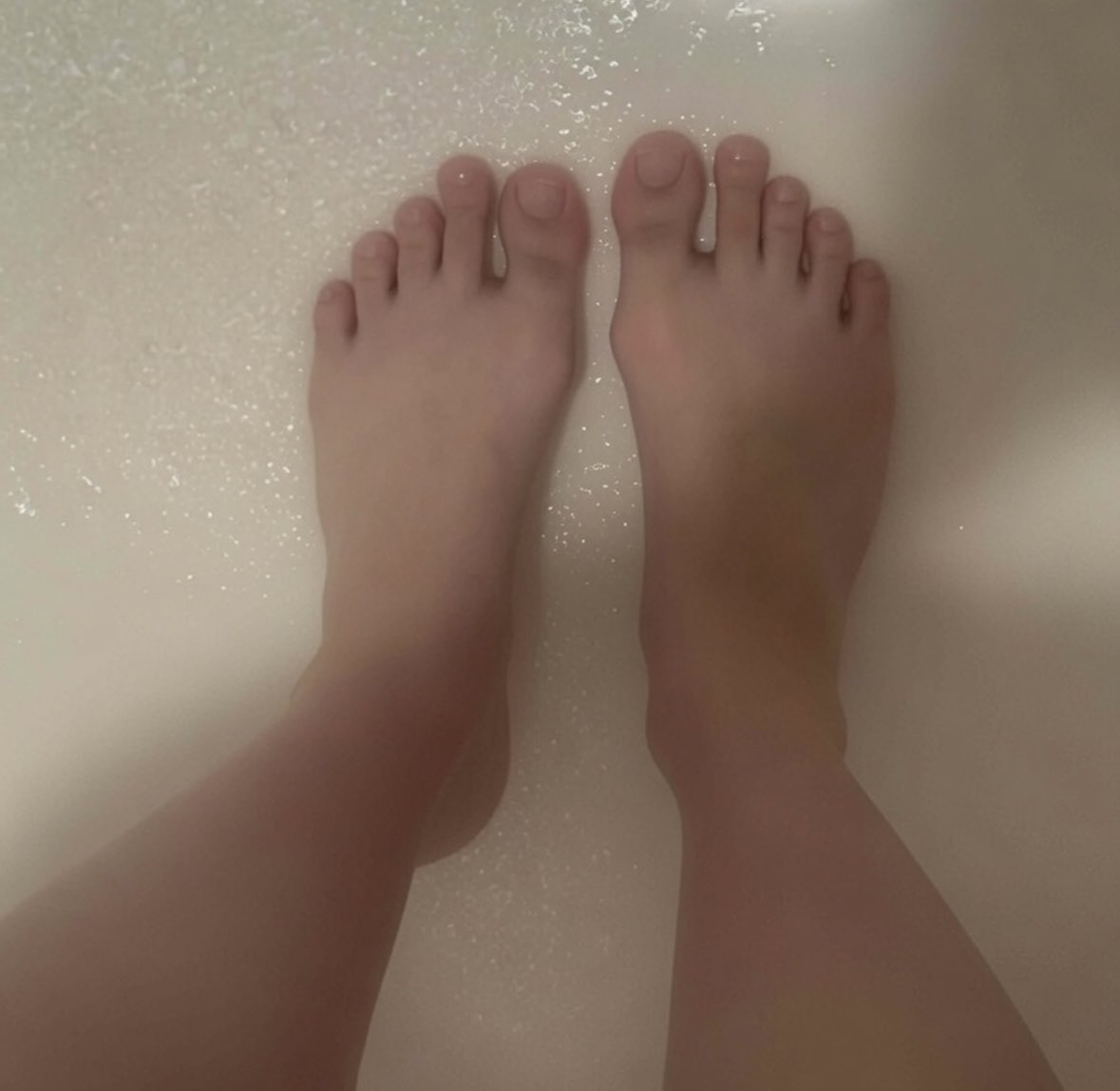 TinyFemboyFeet's tweet photo. Shower feeeeet 😈😈 #feet #toes https://t.co/aD1SnAfJpx