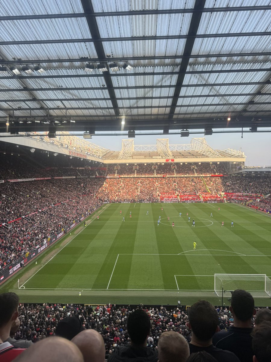 fshlps's tweet photo. @switchsord @OffToTheMoonBro @ranzafc warra never going to a Man U game for u (old trafford is a shithole btw, not that you’d ever get to find out) https://t.co/A0JGfrB0qW
