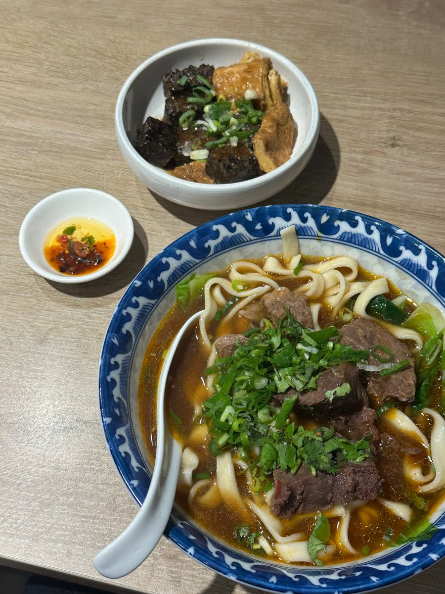 Lucy_Mitc1hell's tweet photo. 台北牛肉麵．雞湯 新信義店 https://t.co/Pmg9bgFU7k
