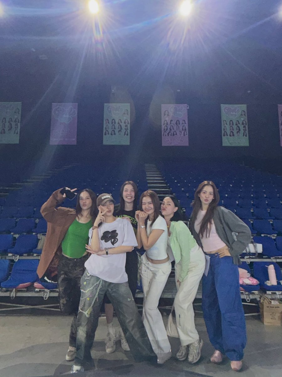 lingling_fans's tweet photo. so much fun, love you all 🫂🤍

IG : orm.kornnaphat 

#Linglingkwong #หลิงหลิงคอง
@linglingsirilak https://t.co/H5GsxI7zKm